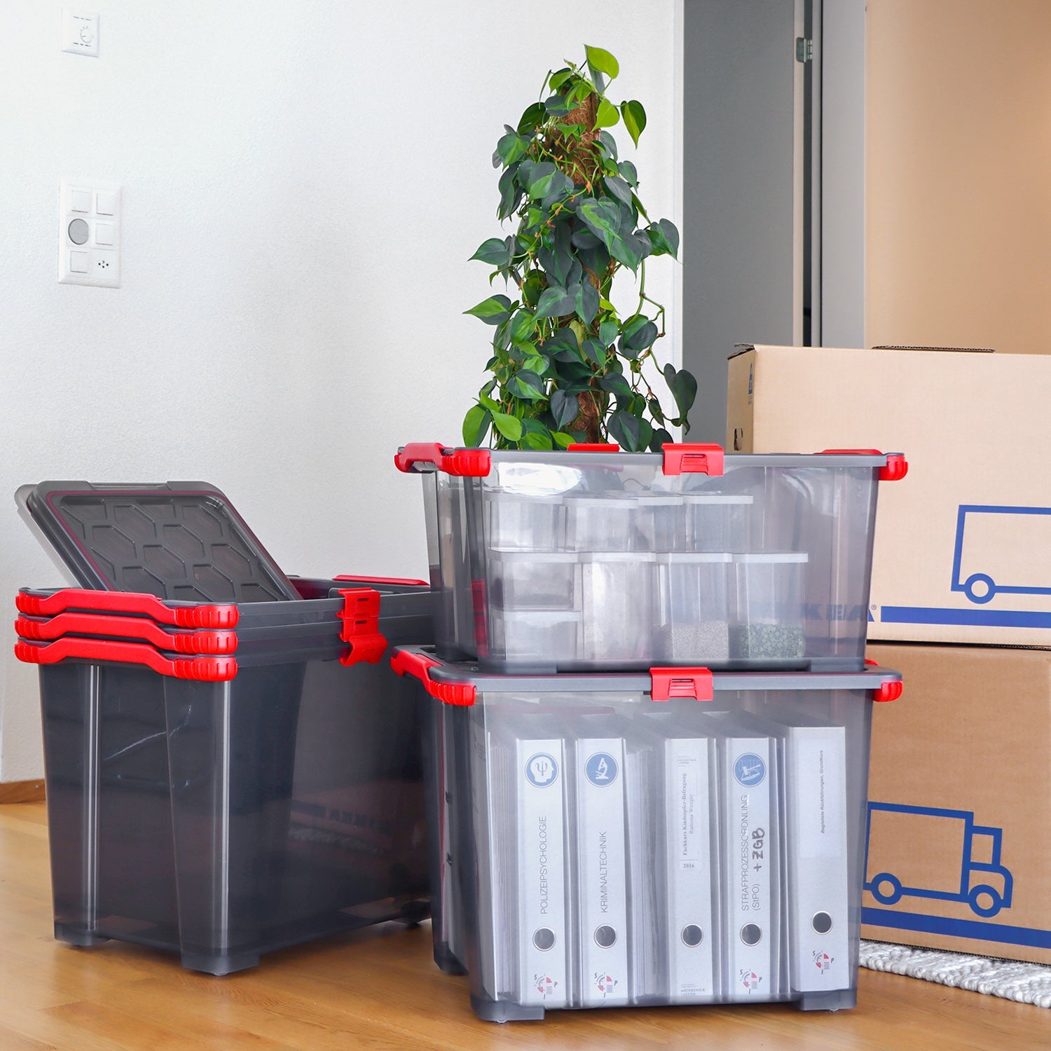 Plastikowe pudełka do przeprowadzki